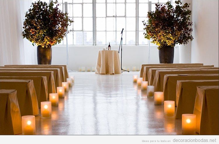 Decoración sencilla y natural de iglesia para bodas