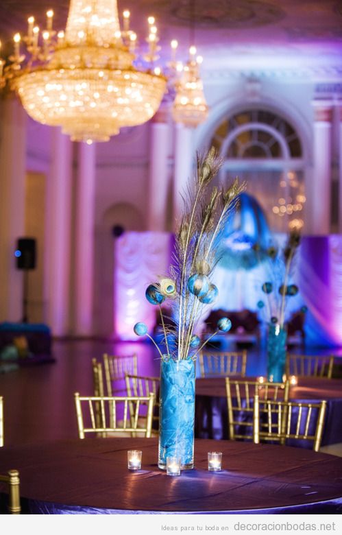 Salón para banquete de bodas inspirado en el plumaje del pavo real