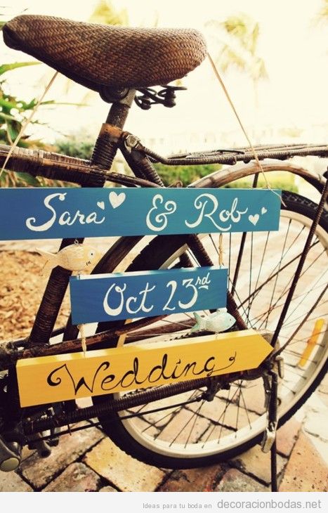 Bicicleta de paseo antigua para colocar carteles en una boda
