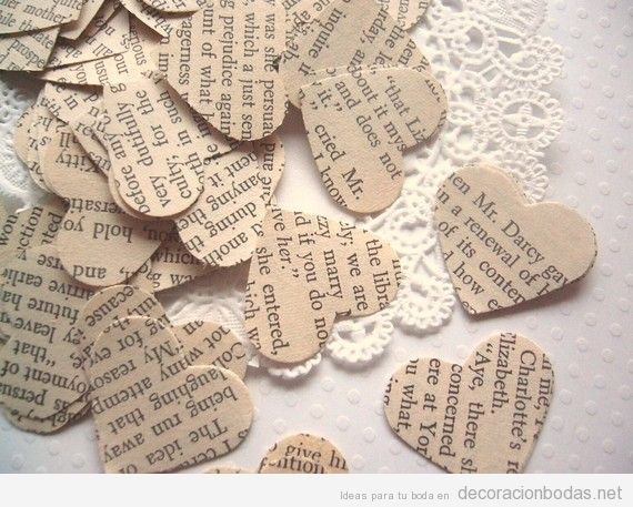 Idea original boda, decorar con corazones de papel llenos letras