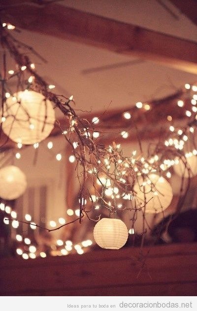 Ideas para iluminar un salón de bodas con luces, globos de papel