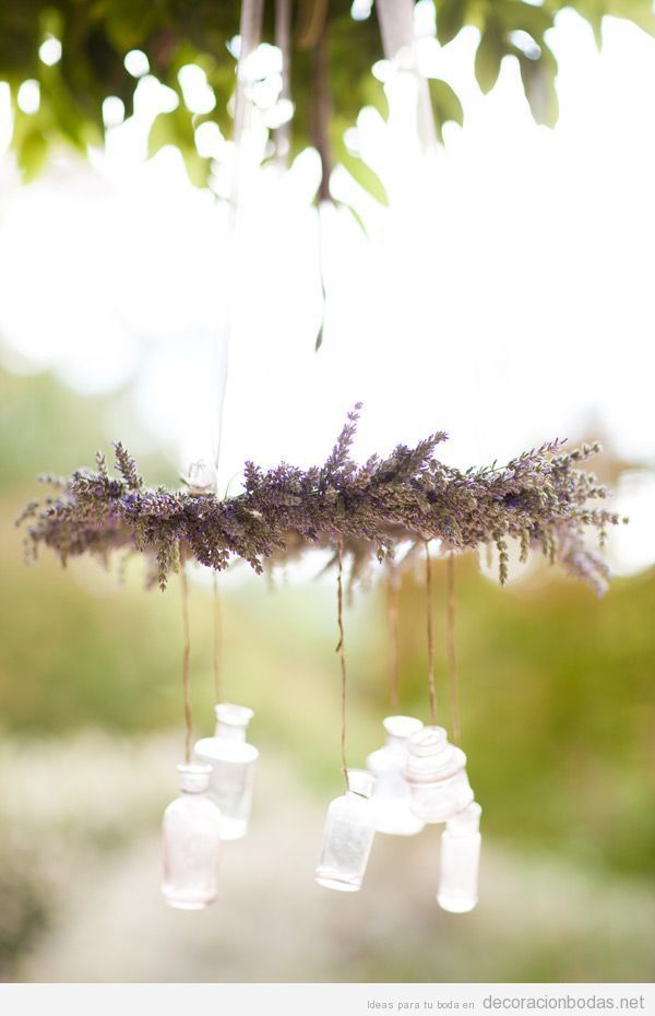 Corona de lavanda colgante, una preciosa idea para decorar una boda