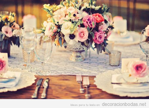 Mesa de boda decorada con estilo vintage