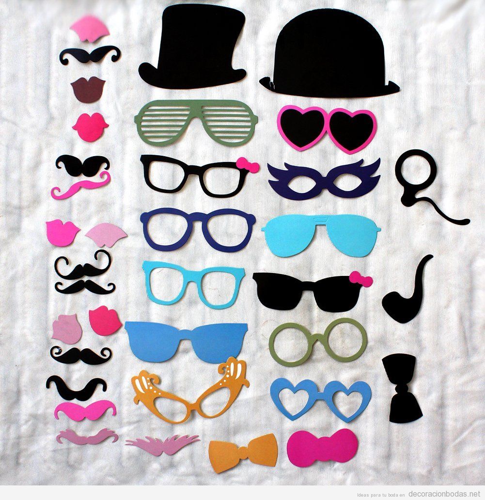 Gafas, sombreros y bigotes para photocall boda