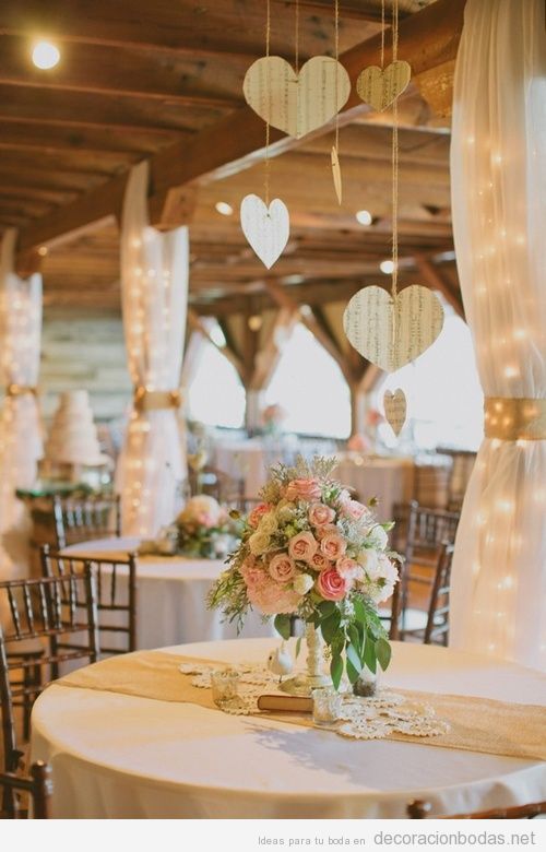 Idea romántica y chic para decorar una mesa de boda