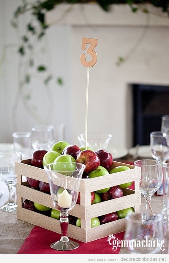 Idea original para centro de mesa en boda, caja de manzanas
