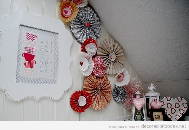 Rosetas de papel DIY para decorar una boda de estilo vintage