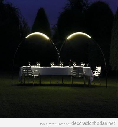 Ideas iluminar boda exterior con lámparas de pie 5