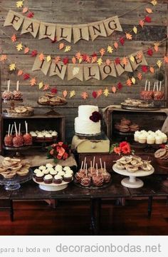 Mesa dulces boda otoño en el interior