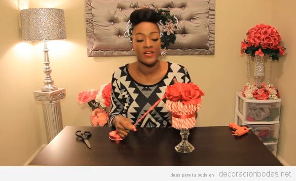 Centro de mesa con bastones de caramelo y flores rojas, boda en Navidad (Videotutorial)