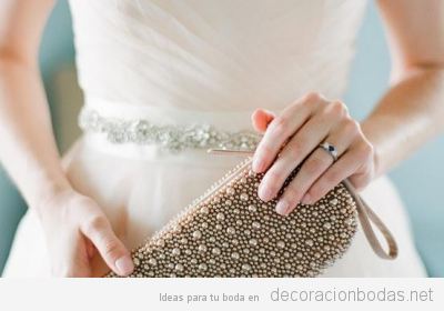 Cómo elegir el bolsos para boda dependiendo del color del vestido que lleves