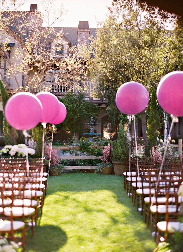 Decoración con globos para bodas, ceremonia en exterior