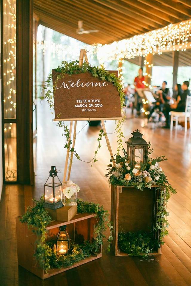 Decorar banquetes de boda con madera, cartel de bienvenida
