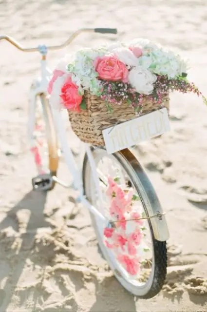Cesta de mimbre bicicleta vintage boda