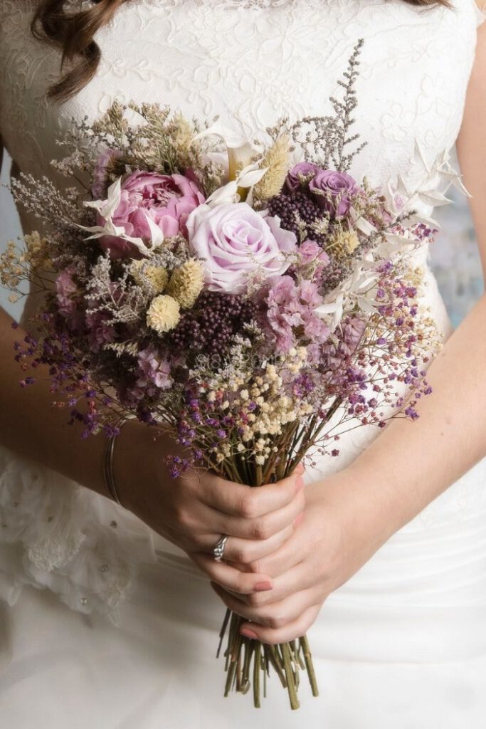 Ramo de novia de flores preservadas romántico