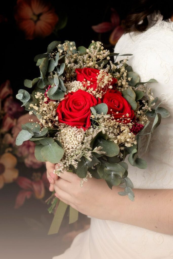 Ramo de novia de flores preservadas con rosas